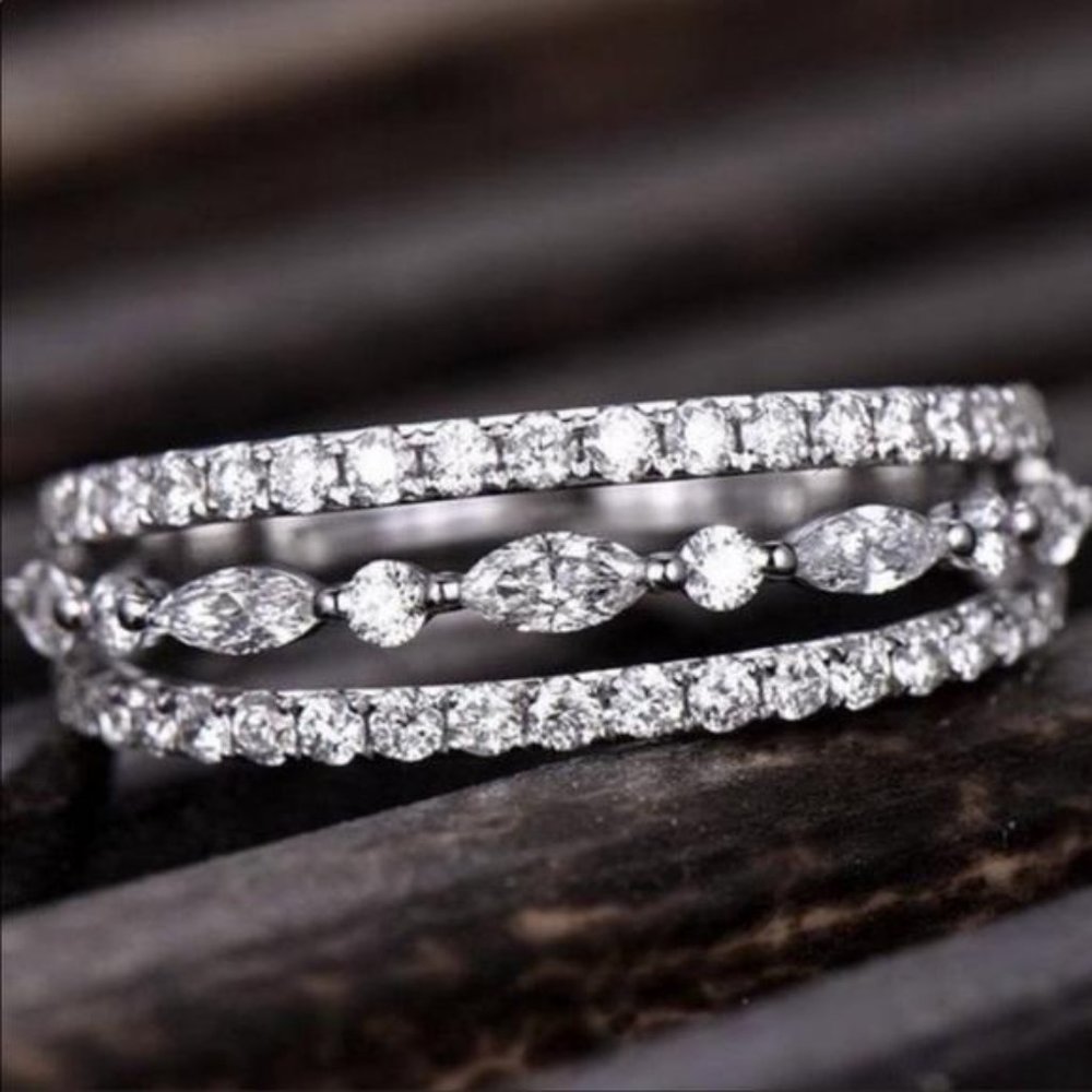 NEW 4.1 CT STERLING SILVER DIAMOND RING - Picture 2 of 4